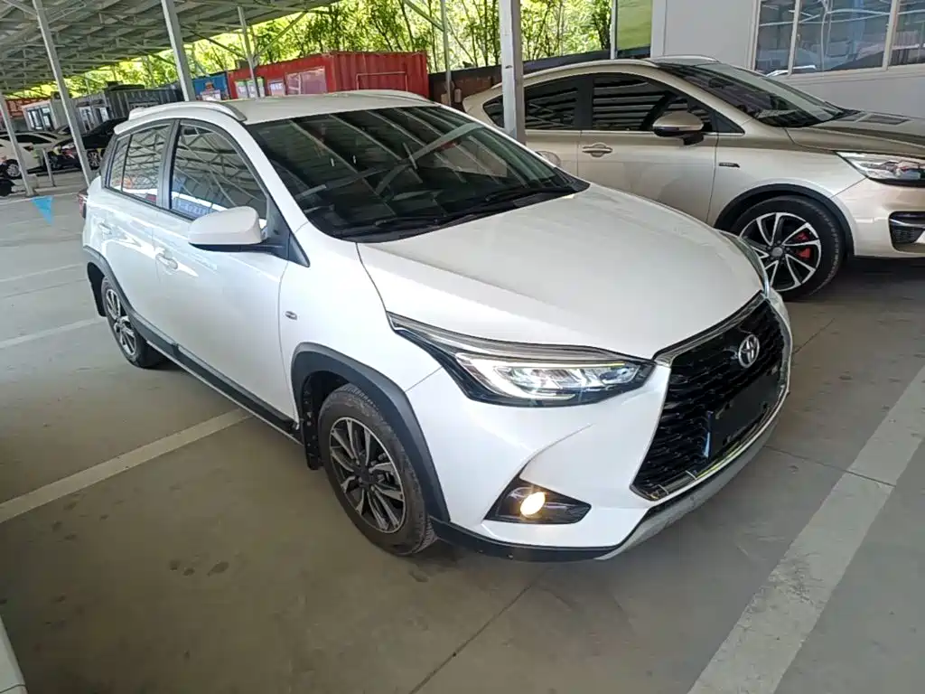 Toyota Yaris L — фото 4