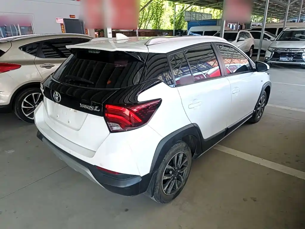 Toyota Yaris L — фото 7