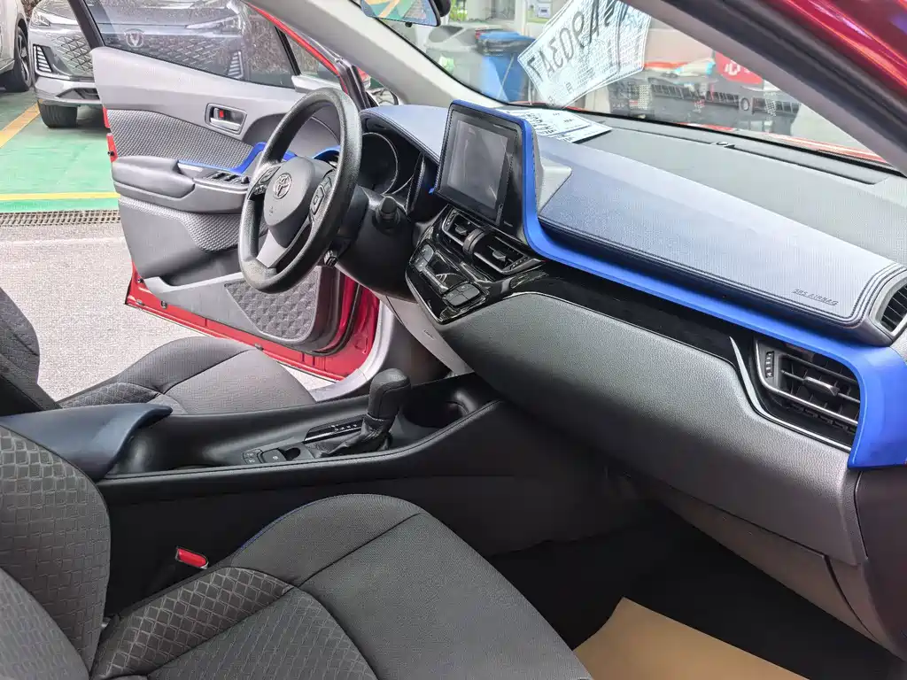 Toyota C-HR — фото 15