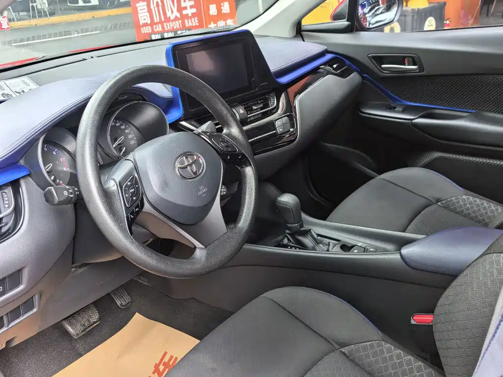 Toyota C-HR — фото 8