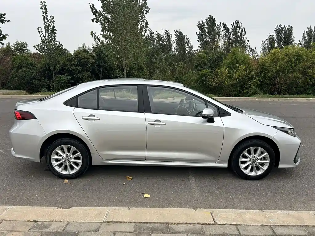 Toyota Corolla — фото 4