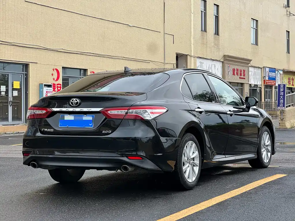 Toyota Camry — фото 4