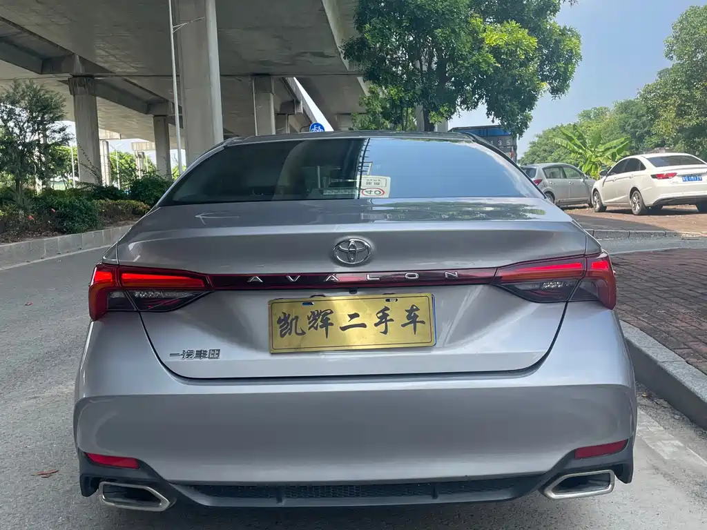 Toyota Avalon — фото 10