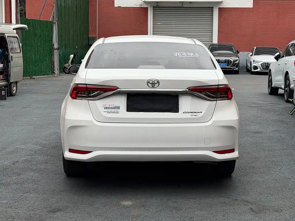 Toyota Corolla — фото 5