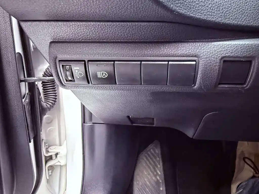 Toyota Corolla — фото 9