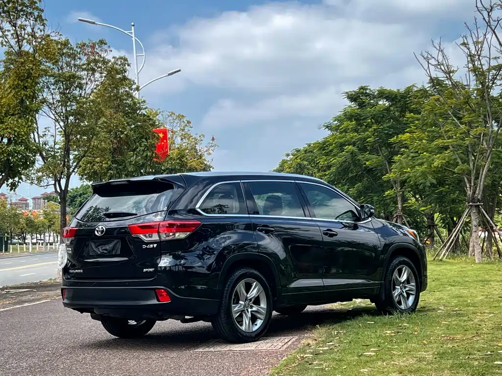 Toyota Highlander — фото 7