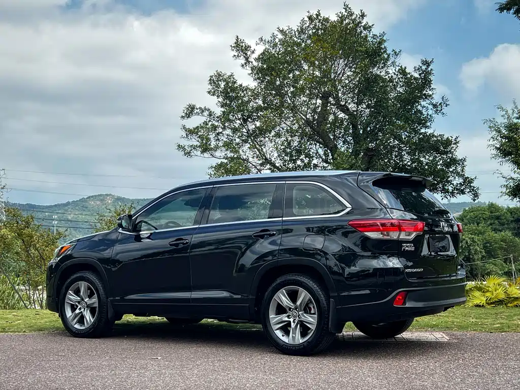 Toyota Highlander — фото 9