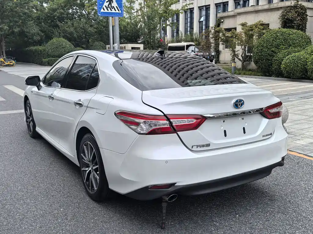 Toyota Camry — фото 4