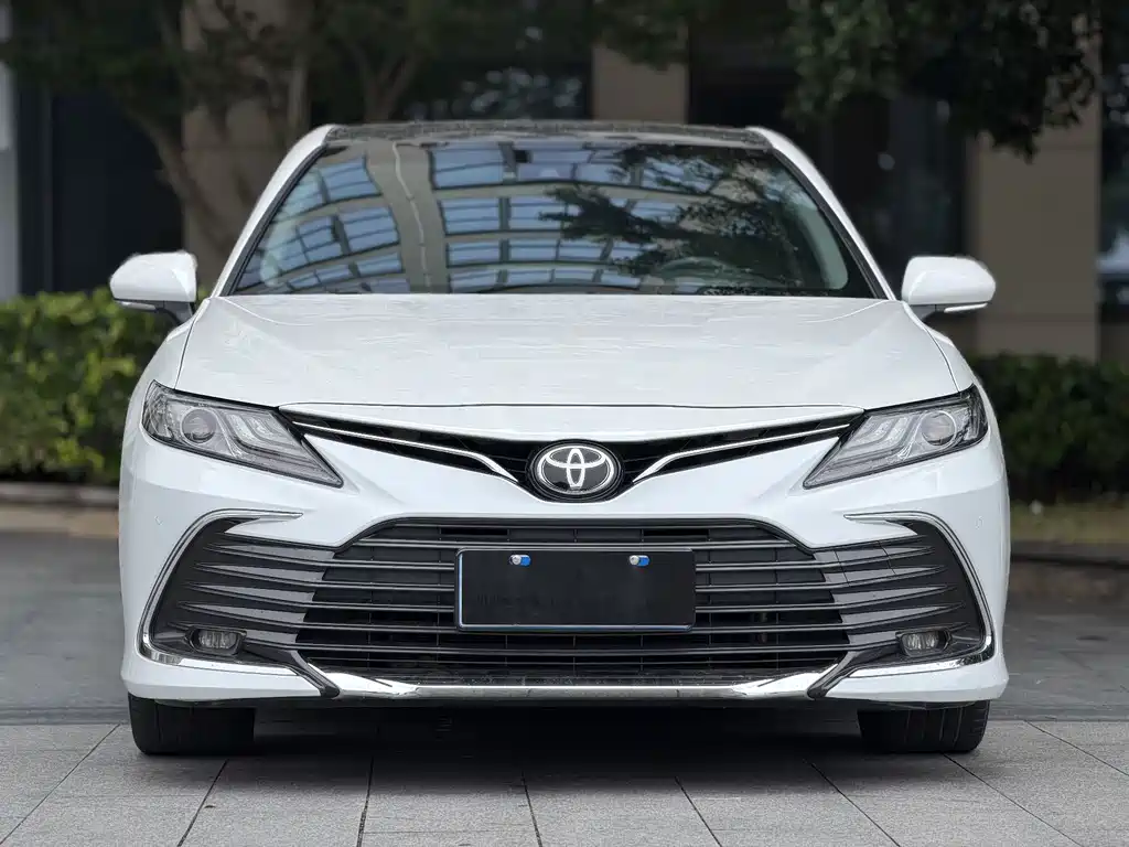 Toyota Camry — фото 2