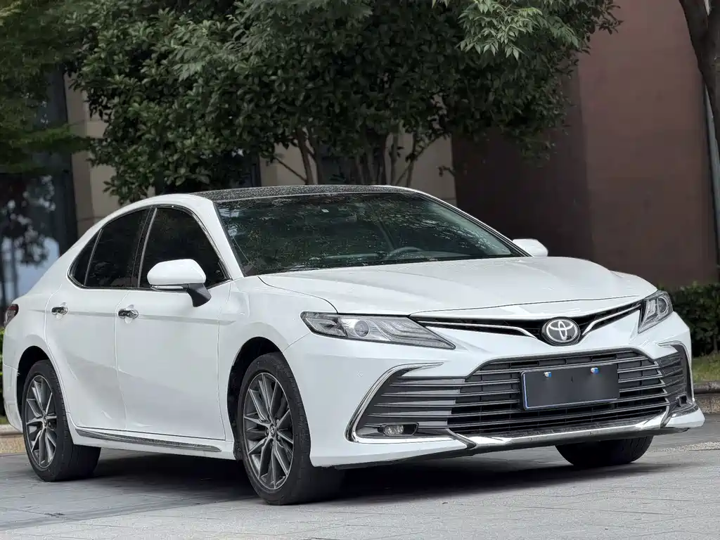 Toyota Camry — фото 3