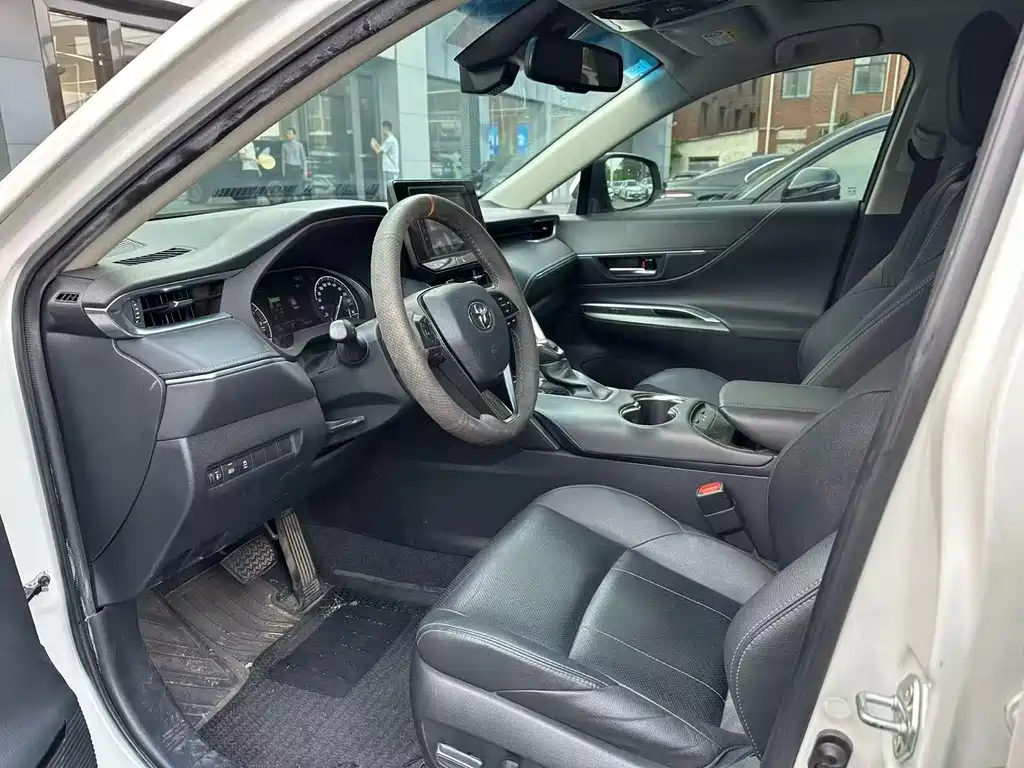 Toyota Harrier — фото 2