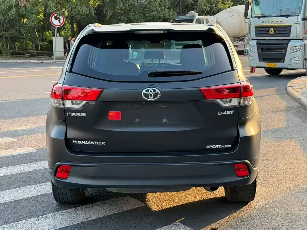 Toyota Highlander — фото 5
