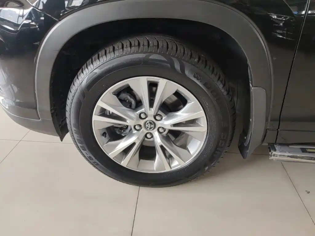 Toyota Highlander — фото 23