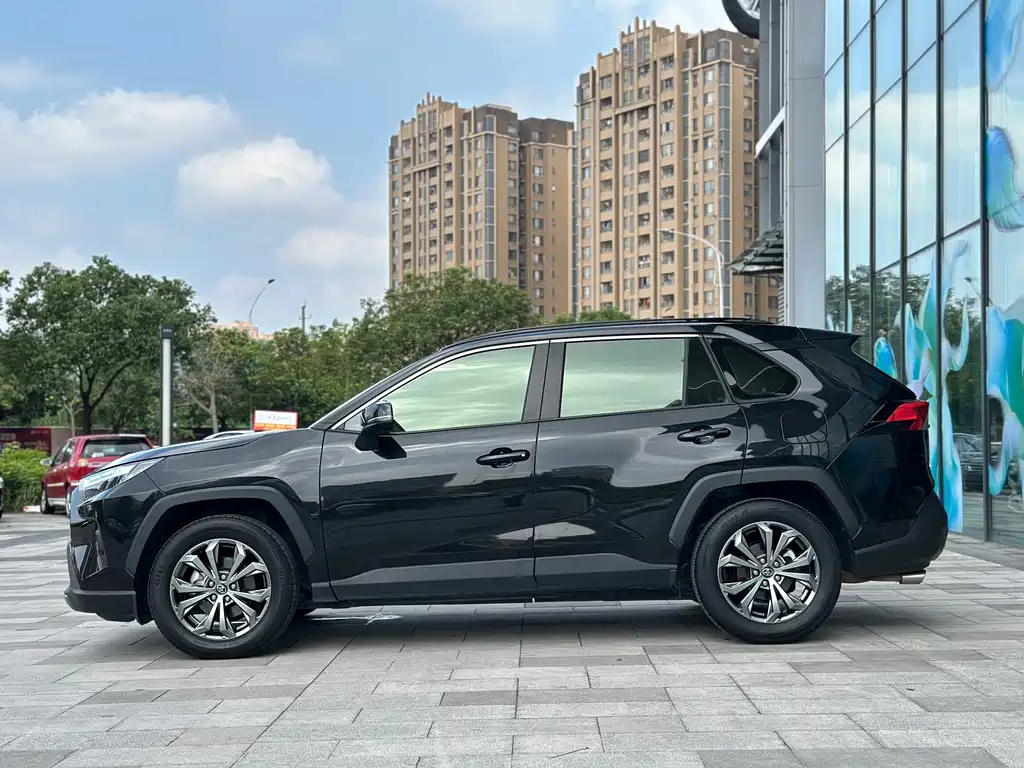 Toyota RAV4 — фото 4