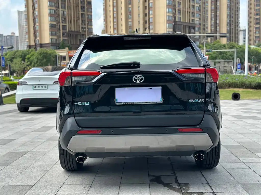 Toyota RAV4 — фото 6