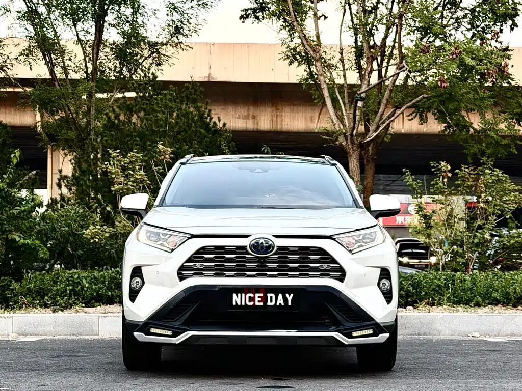 Toyota RAV4 — фото 2
