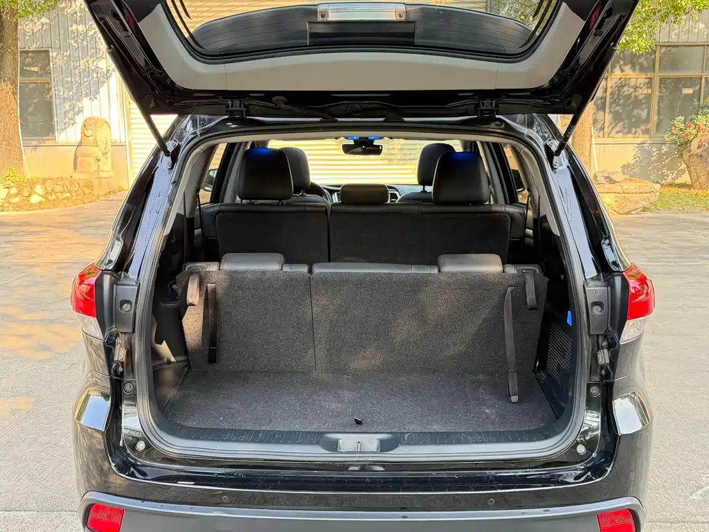 Toyota Highlander — фото 17