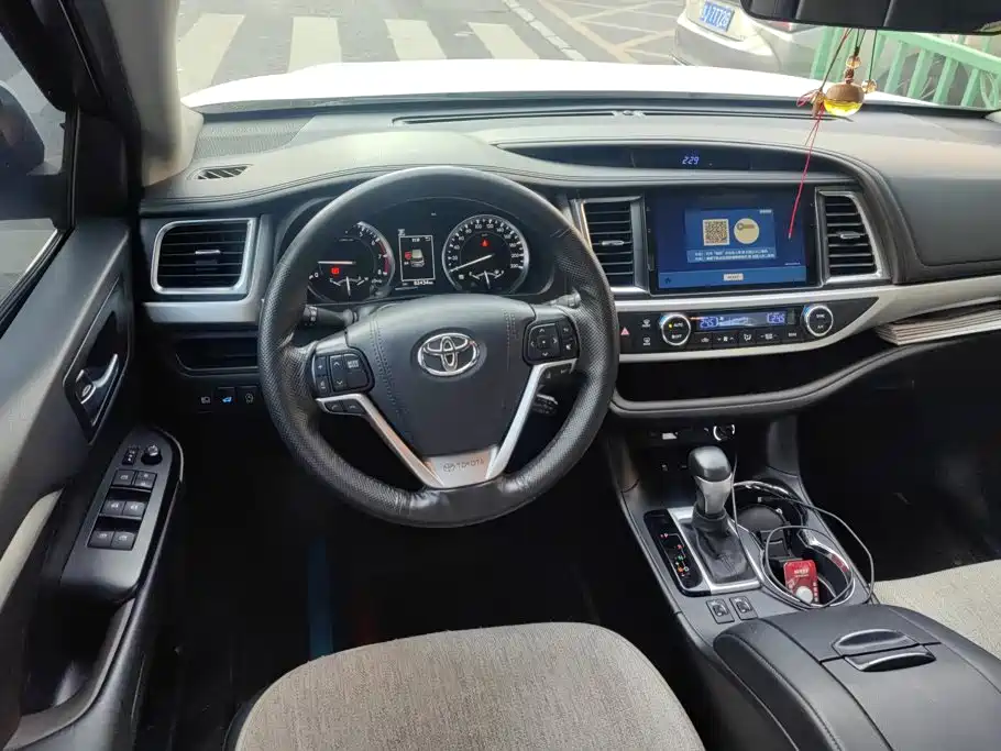 Toyota Highlander — фото 13