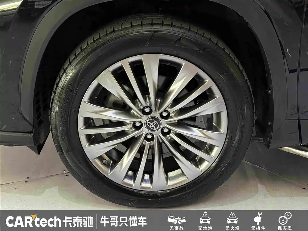Toyota Highlander — фото 10