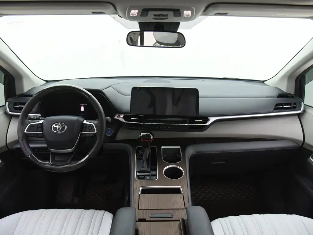 Toyota Sienna — фото 6