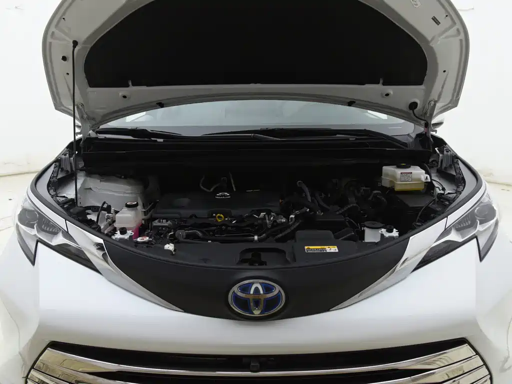 Toyota Sienna — фото 10