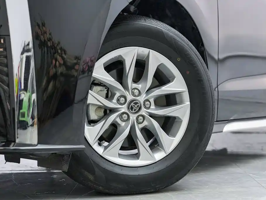 Toyota Granvia — фото 3