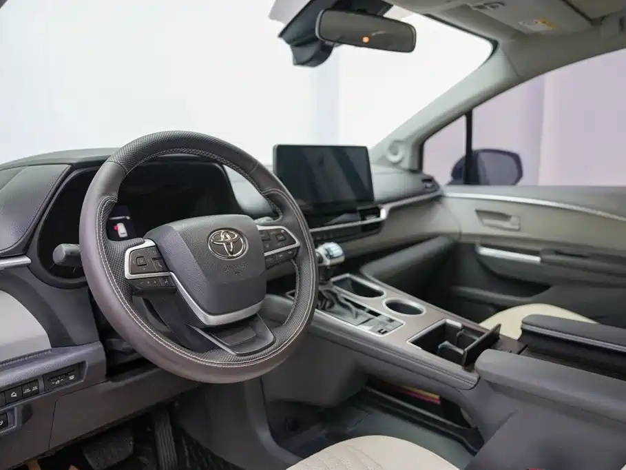 Toyota Granvia — фото 6