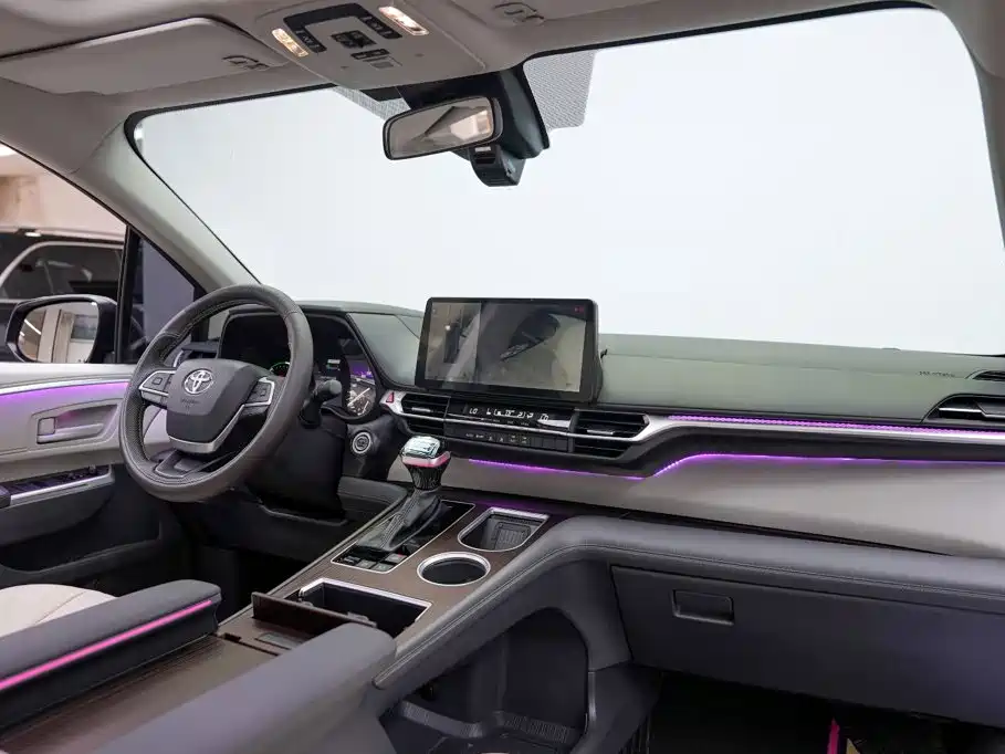Toyota Granvia — фото 8