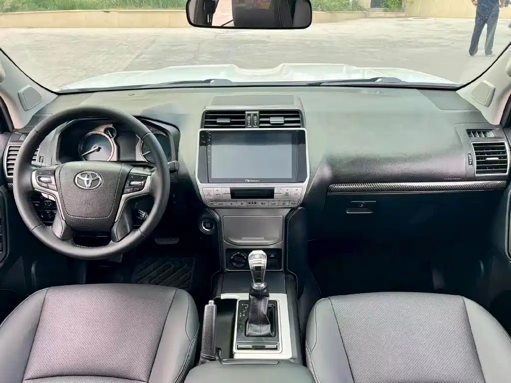 Toyota Prado — фото 5