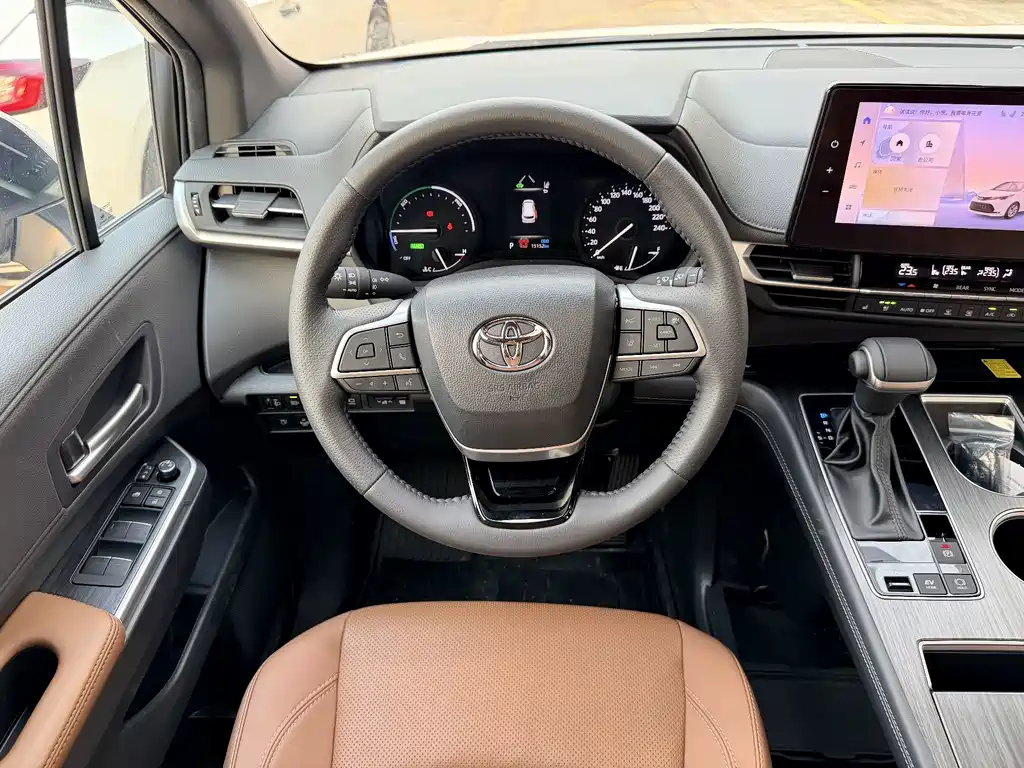 Toyota Sienna — фото 9
