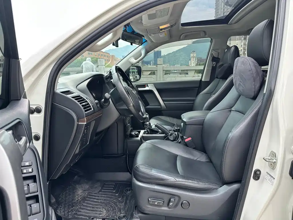 Toyota Prado — фото 4
