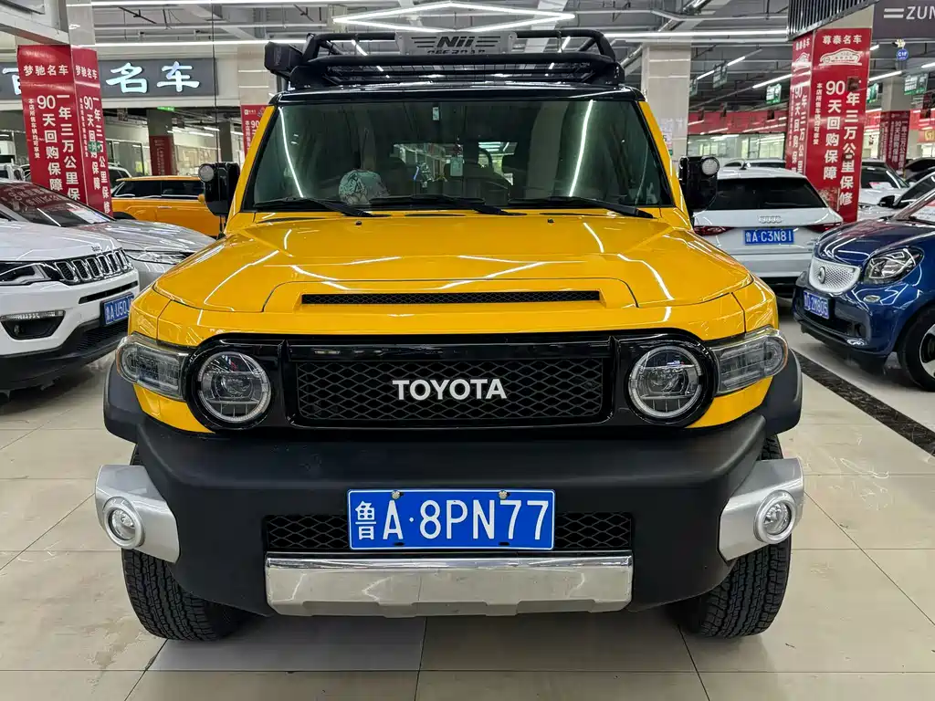Toyota FJ Cruiser — фото 2