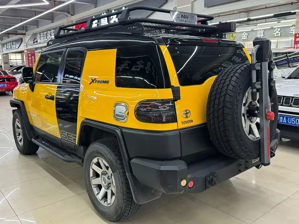 Toyota FJ Cruiser — фото 7