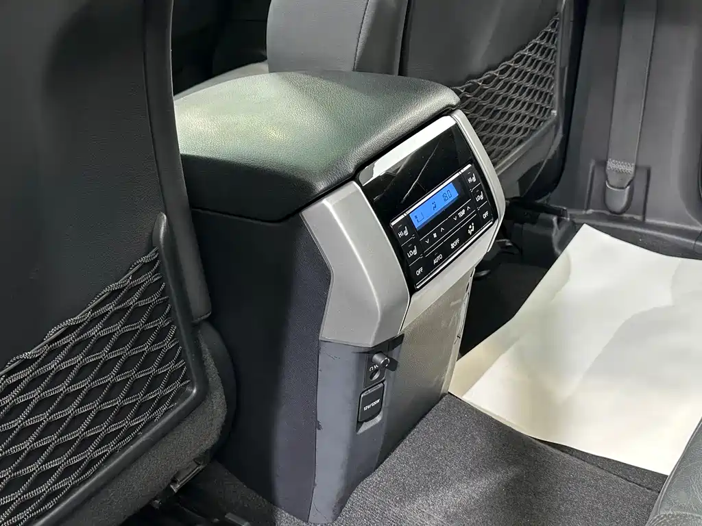 Toyota Prado — фото 19