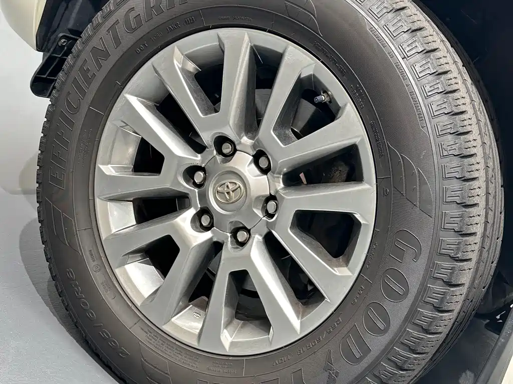 Toyota Prado — фото 7