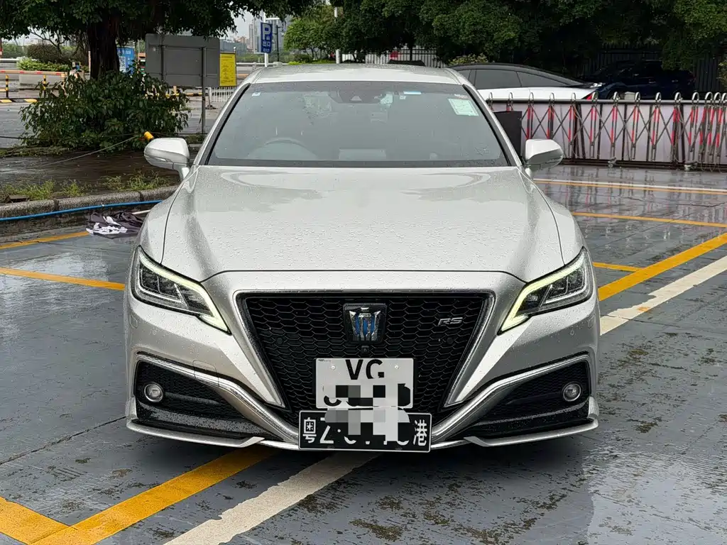 Toyota Crown (Import) — фото 3