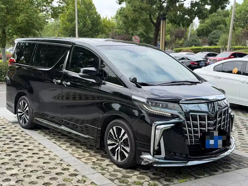 Toyota Alphard — фото 3