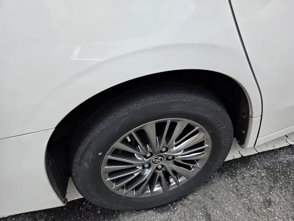 Toyota Alphard — фото 8