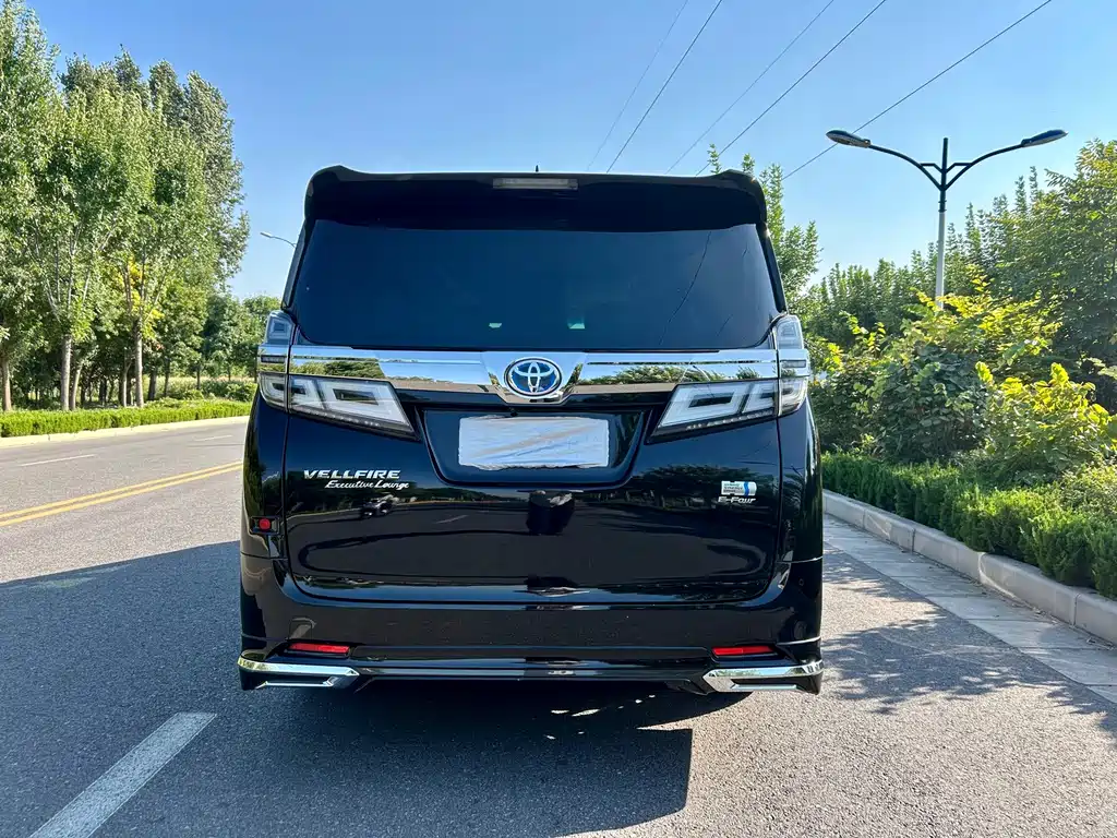 Toyota Vellfire — фото 4