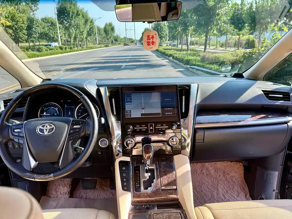 Toyota Vellfire — фото 5