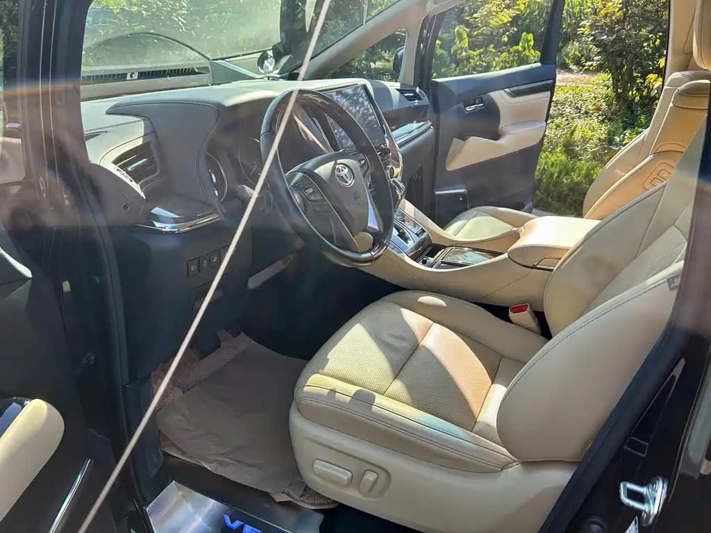 Toyota Vellfire — фото 6