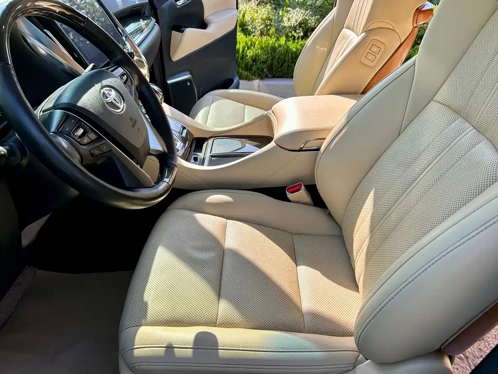 Toyota Vellfire — фото 7