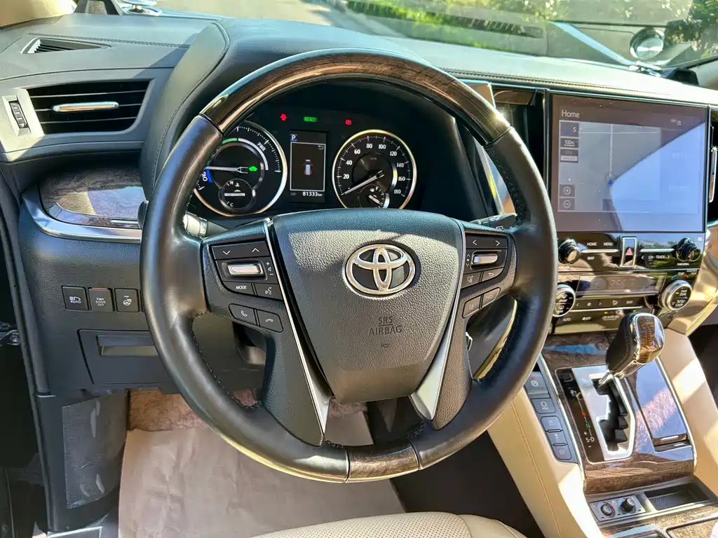 Toyota Vellfire — фото 8