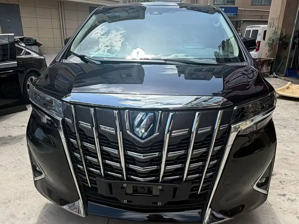 Toyota Alphard — фото 2