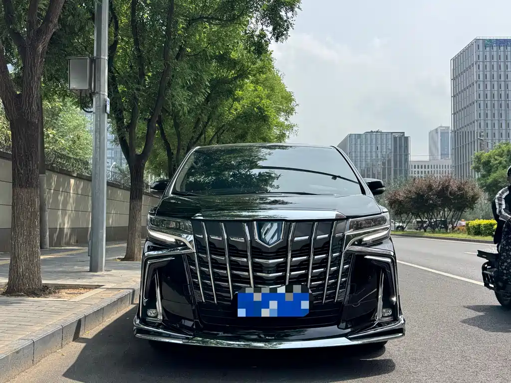 Toyota Alphard — фото 3