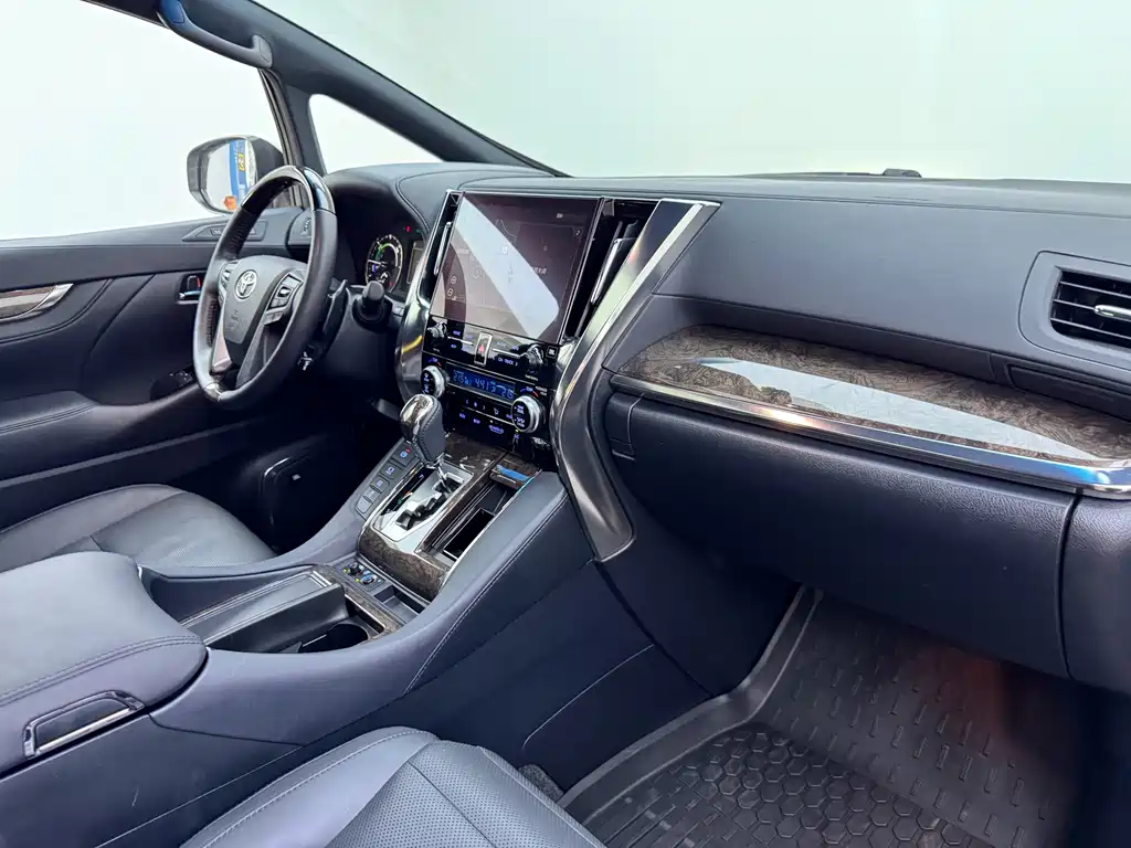 Toyota Vellfire — фото 8