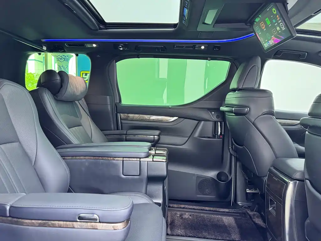 Toyota Vellfire — фото 10