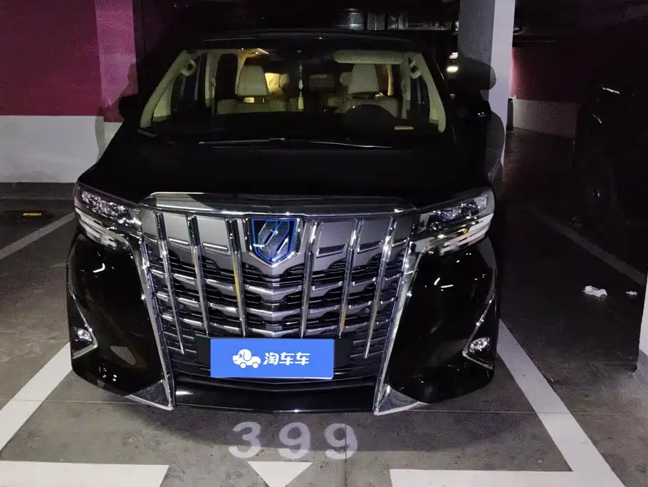 Toyota Alphard — фото 2