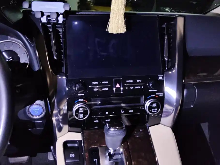 Toyota Alphard — фото 13