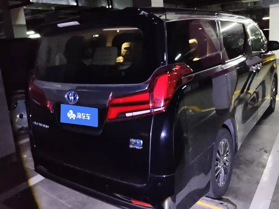 Toyota Alphard — фото 3